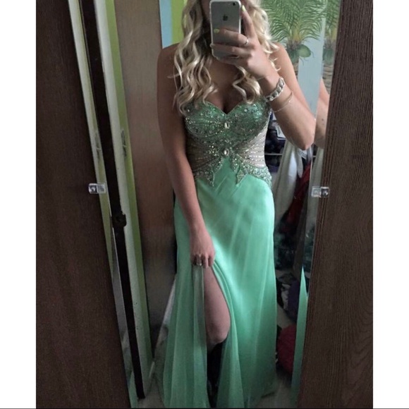 👗 Mint Green Jovani Prom Dress 👗 - Picture 3 of 3